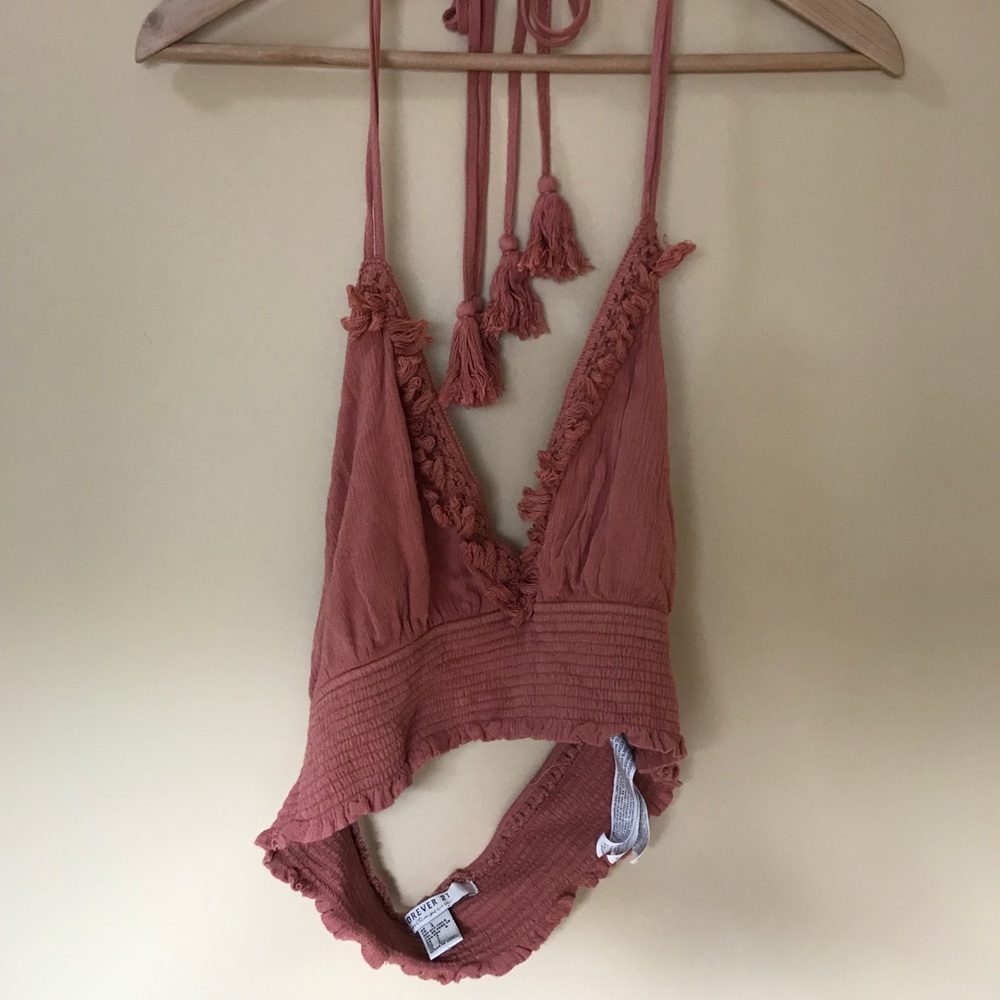 Forever 21 women’s large salmon crop top